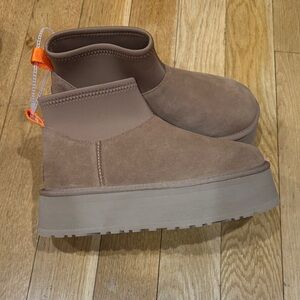 UGG womens Classic Mini Dipper